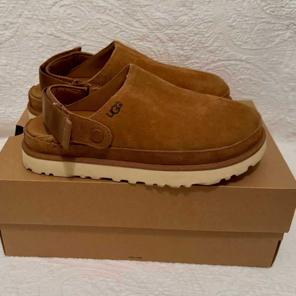 UGG Women’s Goldenstar Clog Size 8